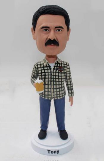 Custom bobbleheads- man holding a drink